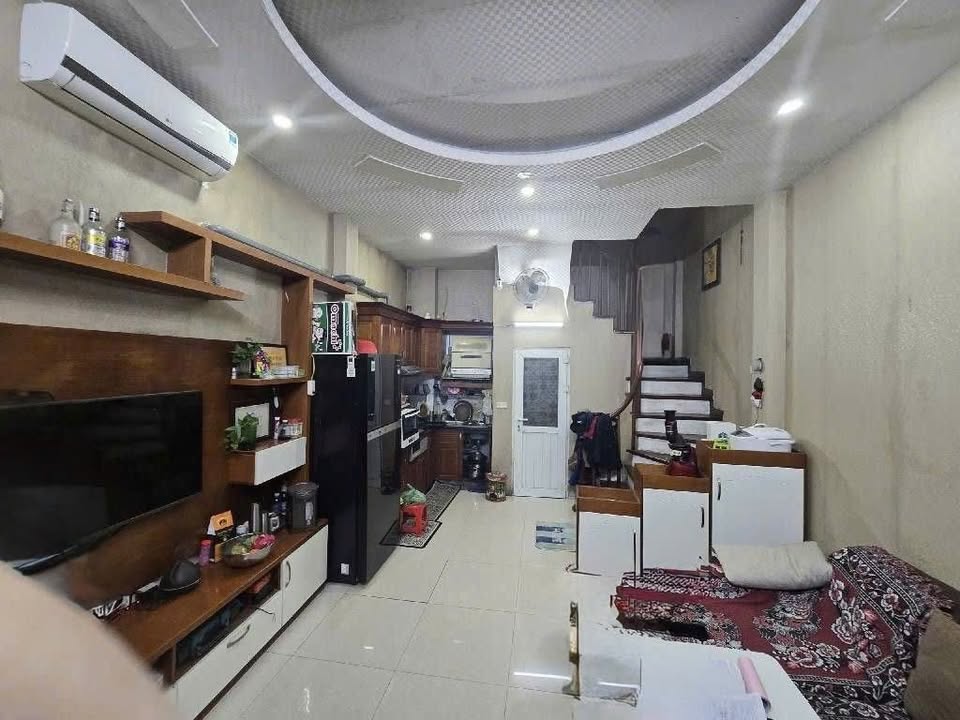 Nhà Phạm Văn Đồng, Cầu Giấy 35m² giá 7.6 tỷ - Thiết kế hiện đại, sổ đỏ chính chủ!