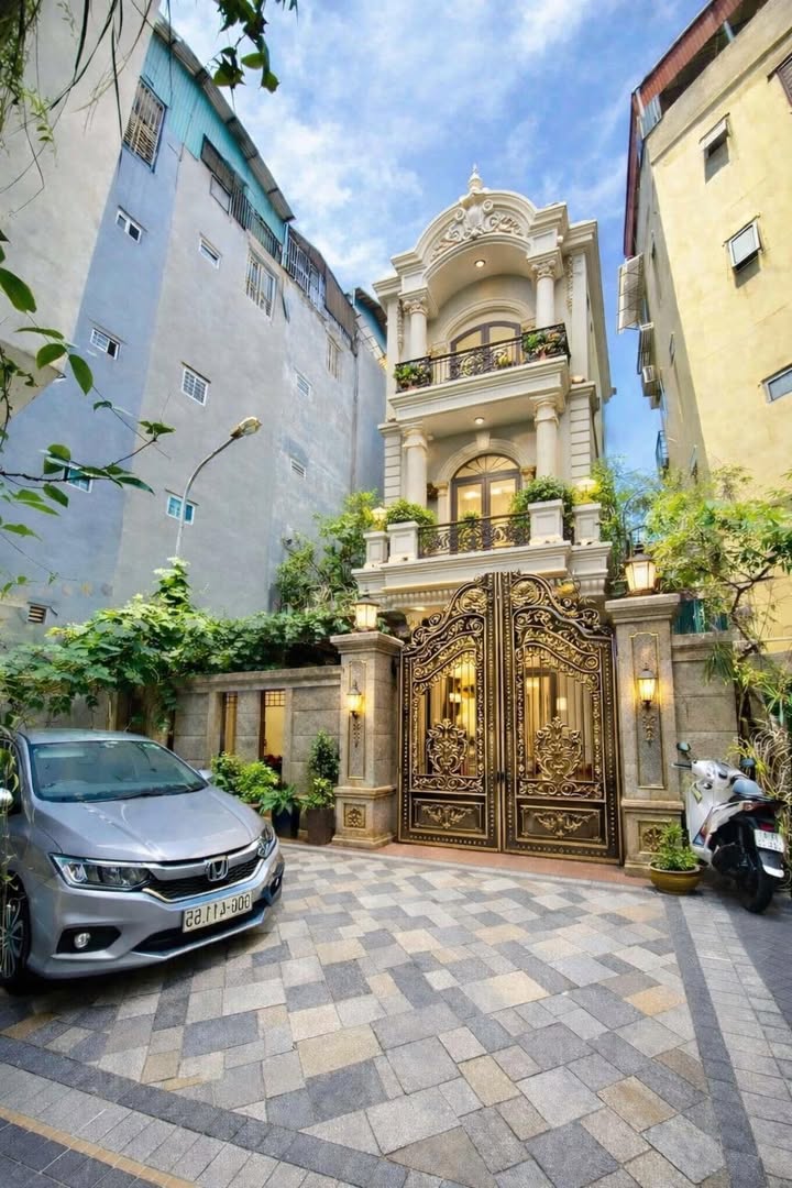 Nhà Phân Lô Xuân La 130m² giá 40 tỷ - 6 tầng, mặt tiền 10m, ô tô tránh