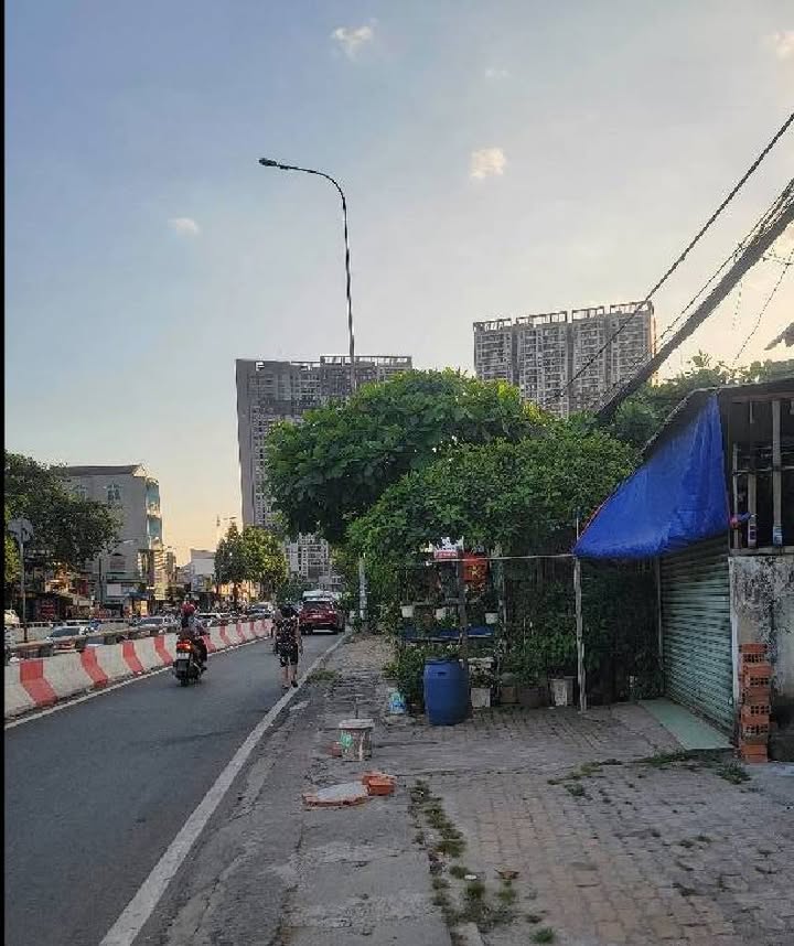 FrontHouse bán tại Linh Trung, Thủ Đức 119m² giá 10.7 tỷ - Kinh doanh siêu hiếm!