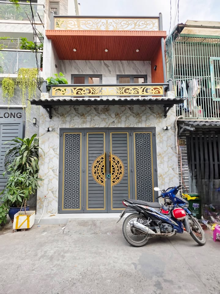 Nhà riêng hẻm xe hơi Liên Khu 10-11 Bình Tân 40m² giá 4.75 tỷ - Tặng full nội thất!