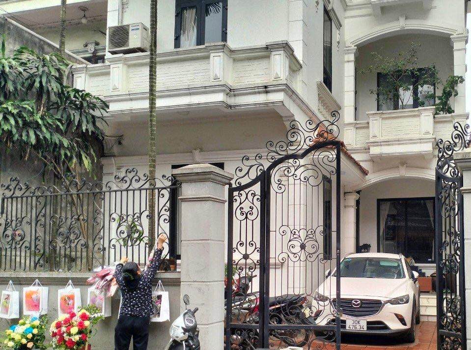 FrontHouse mặt phố Hoàn Kiếm 130m² giá 19.6 tỷ - Thiết kế sân vườn đẹp mắt!