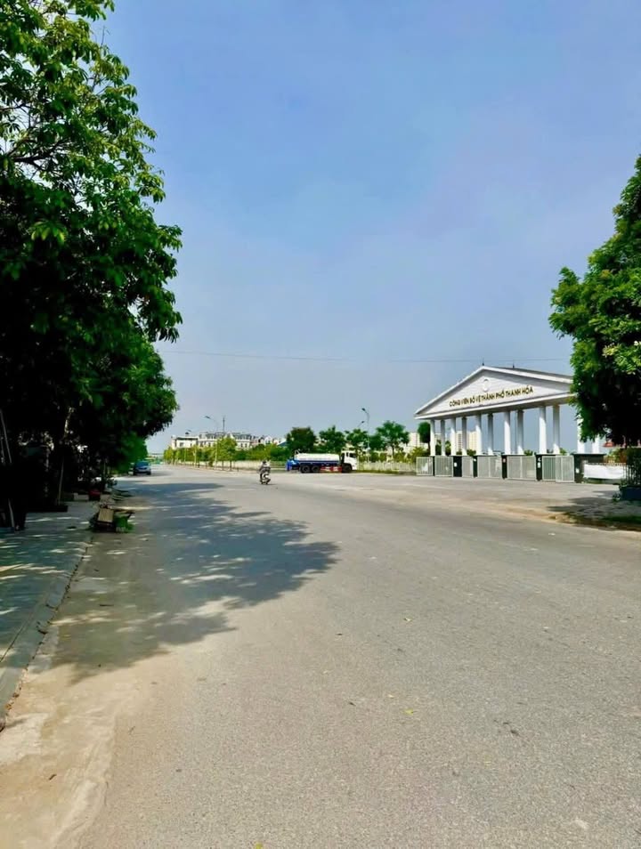 Townhouse Phường Đông Vệ 428m² giá 21.4 tỷ - Vị trí đắc địa, view công viên