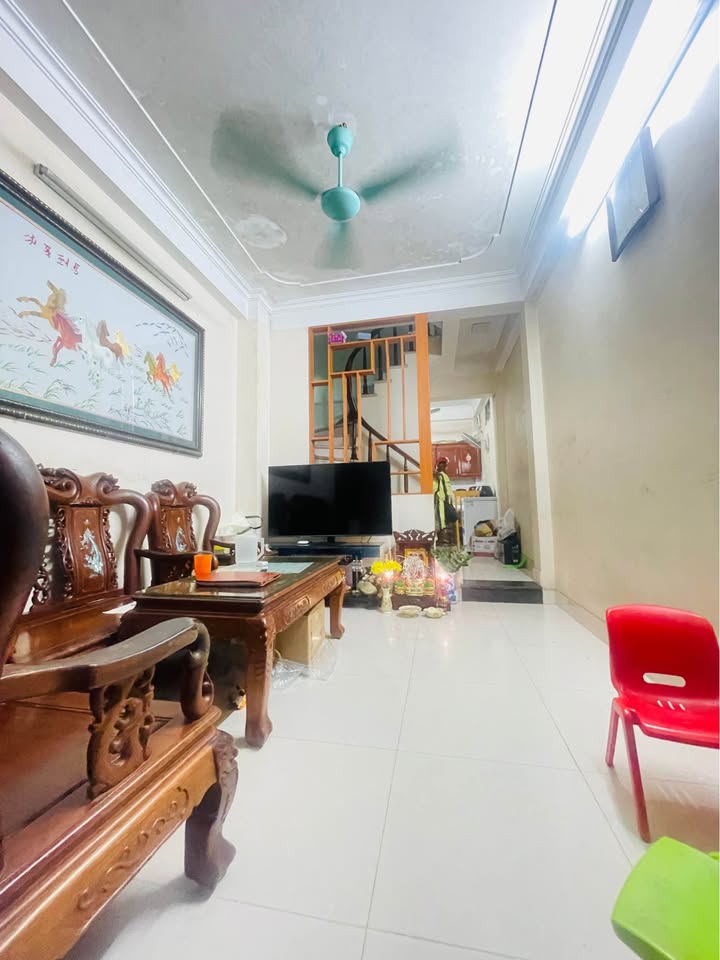 Nhà riêng Nam Dư - Hoàng Mai 43m² giá 6.4 tỷ - Lô góc 2 mặt thoáng, tiện ích đầy đủ!