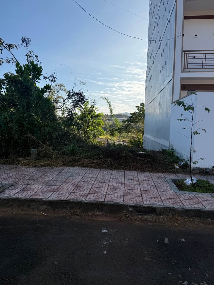 Đất nền mặt tiền đường Y Nuê, Lâm Đồng 260m² chỉ 1.85 tỷ - Đầu tư sinh lời!