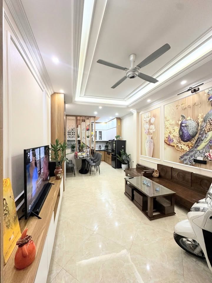 Nhà đẹp 5 tầng tại Lĩnh Nam, 38m² giá chỉ 8 tỷ - Cơ hội vàng cho bạn!