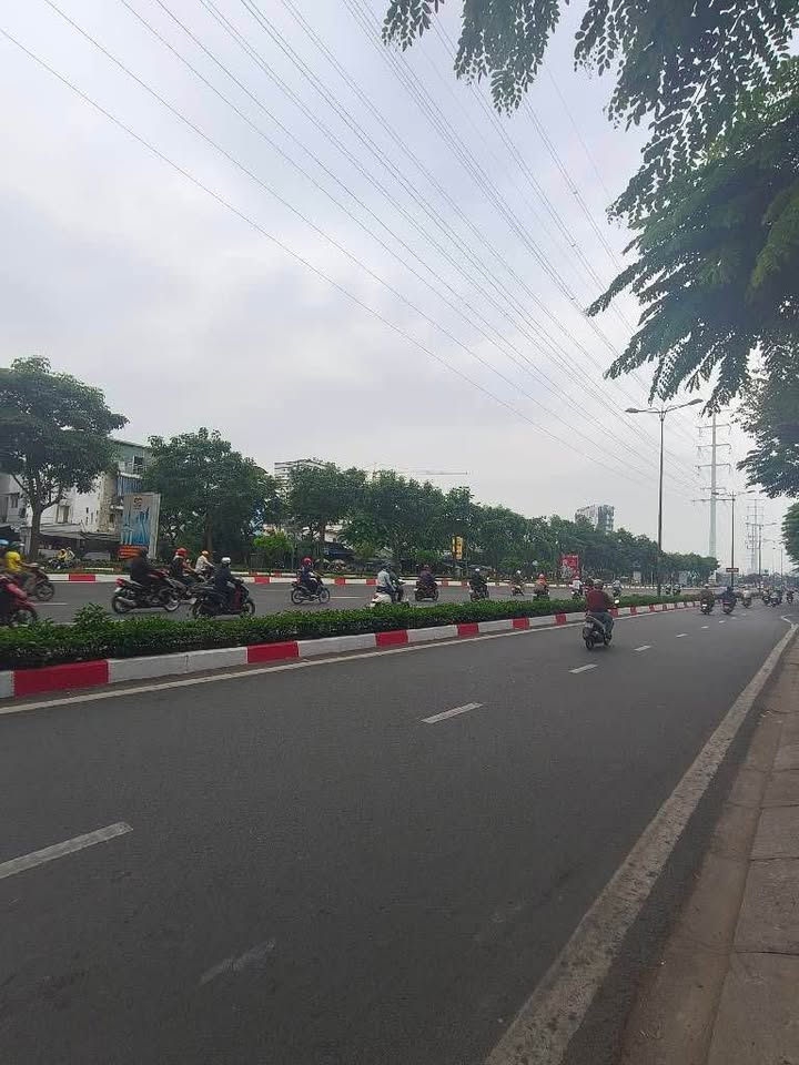 Nhà mặt tiền Phạm Văn Đồng, Gò Vấp, 6m², giá 6.5 tỷ - Kinh doanh sầm uất!