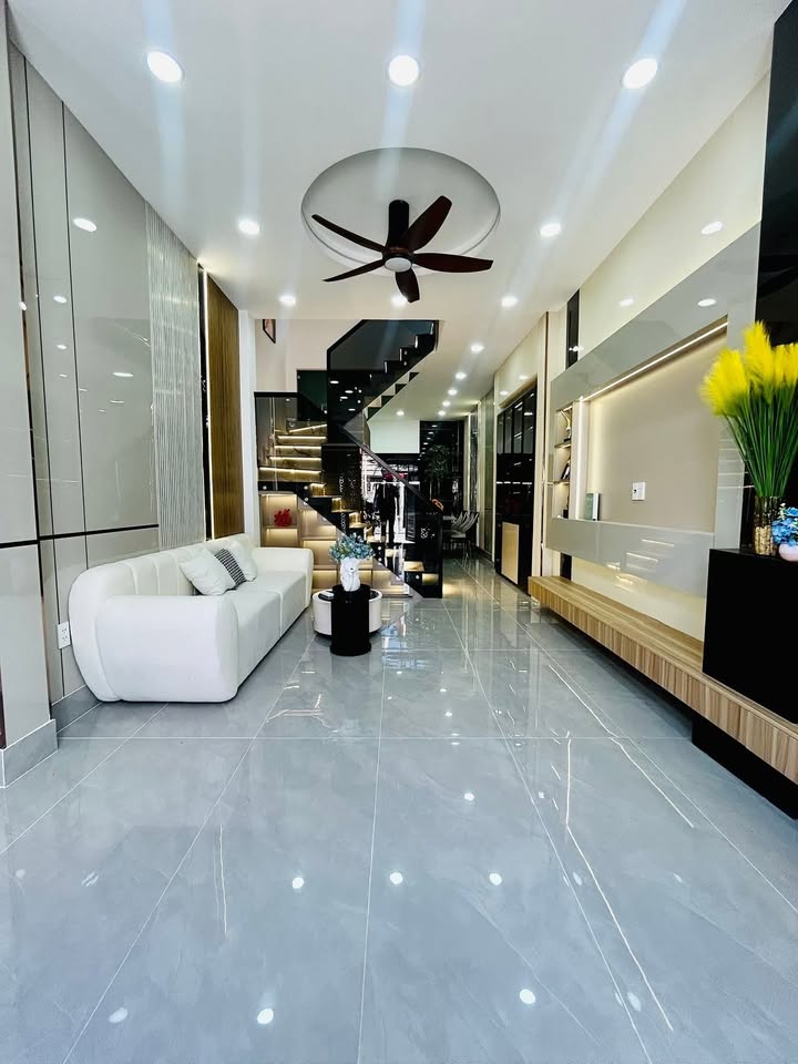 Nhà đẹp hẻm xe tải Đường Phan Huy Ích 42m² giá 6.499 tỷ - Dọn vào ở ngay!