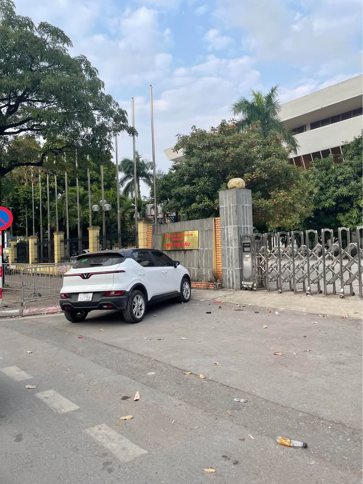 Nhà góc Phú Diễn 33m² giá 7 tỷ - Ngõ thông, ô tô vào được!