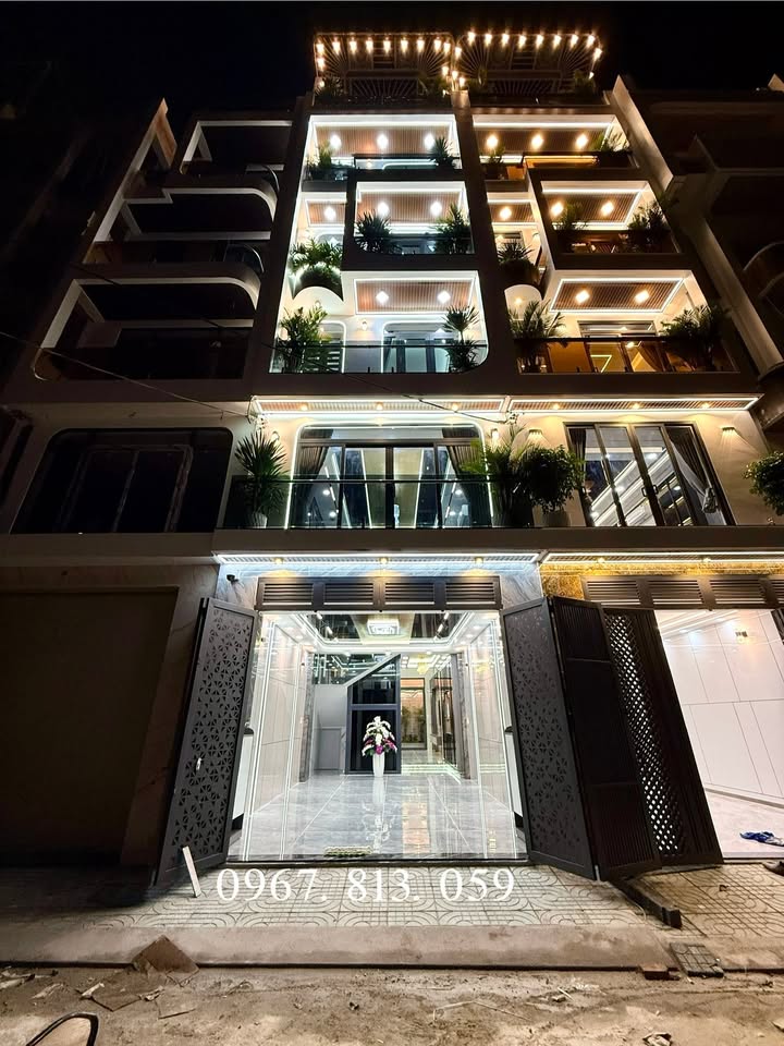 Nhà phố Thạnh Xuân 25, Quận 12, 79m² giá 8.85 tỷ - Nhà có thang máy, nội thất full option!
