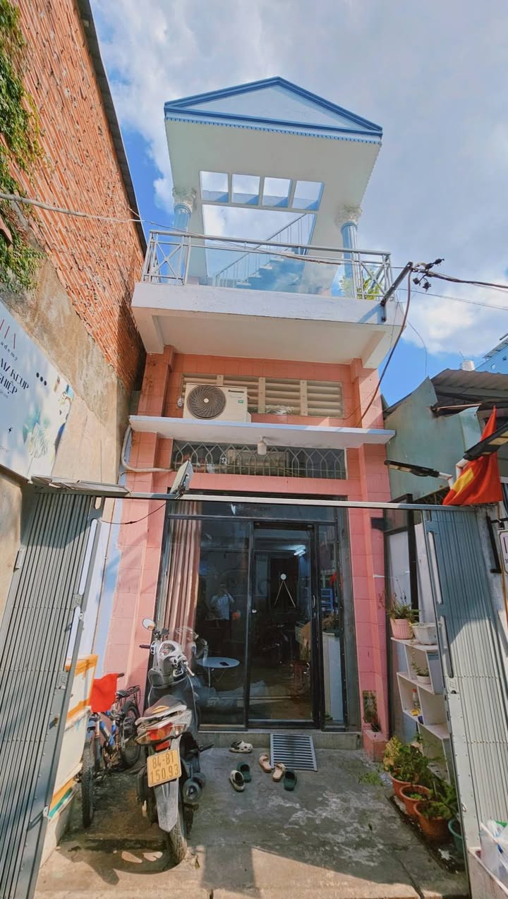 Nhà 3 tầng hẻm xe hơi Lũy Bán Bích 40m² giá 5.25 tỷ - Dòng tiền sẵn 15 triệu/tháng!