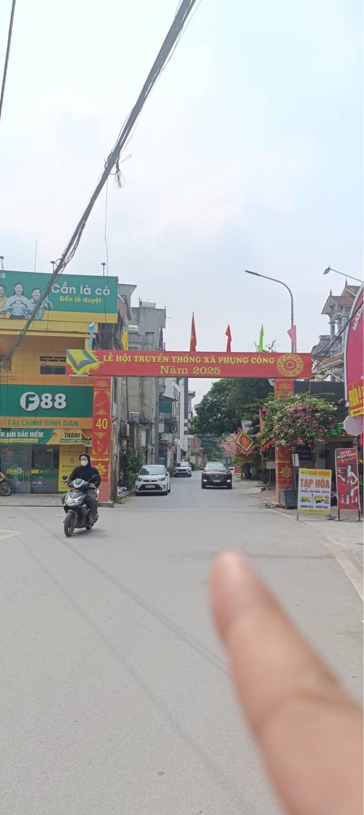Nhà mặt tiền Phụng Công, Văn Giang 100m² giá 9 tỷ - Kinh doanh tốt, ô tô vào tận nơi!