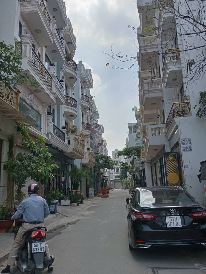 Nhà Hương Lộ 2, Bình Tân 65m² giá 5 tỷ - Nội thất xịn xò, sẵn sàng ở ngay!