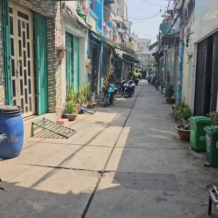 Nhà riêng 2 tầng Lê Đình Cẩn, Quận Bình Tân 26m² giá 3.3 tỷ - Hẻm xe hơi cực hiếm!
