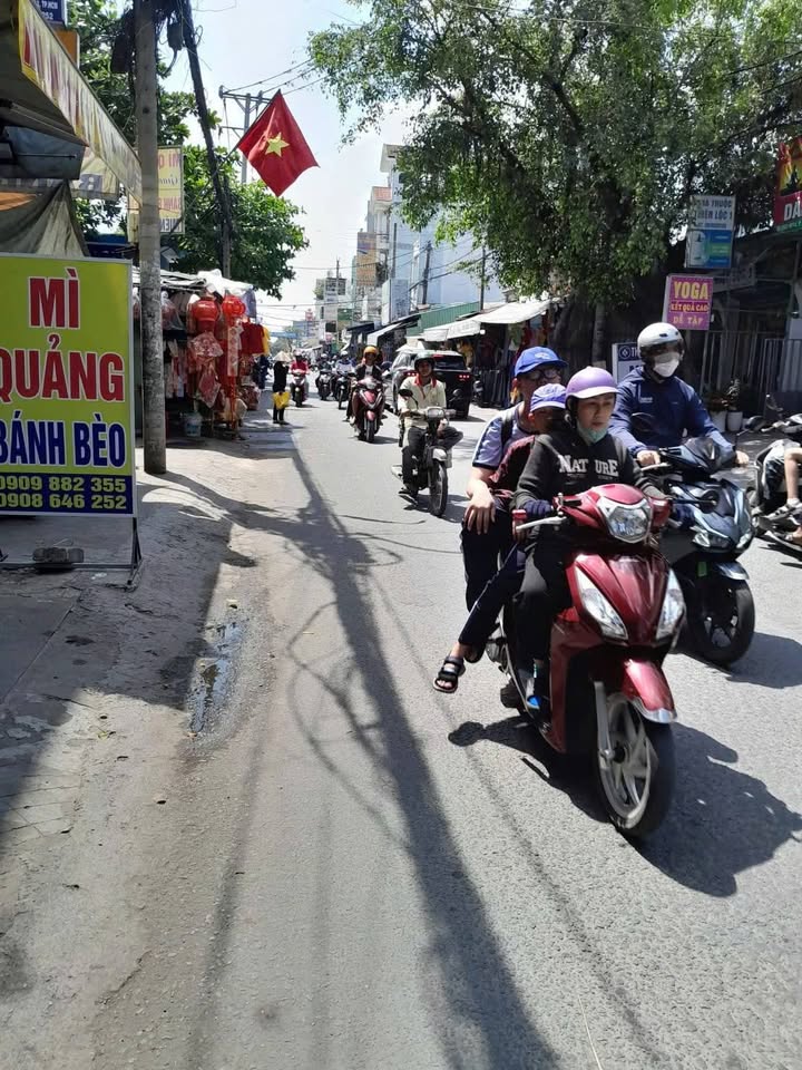 Nhà mặt tiền đường Hiệp Thành 13, Quận 12 - Kinh doanh sầm uất, giá 13.5 tỷ