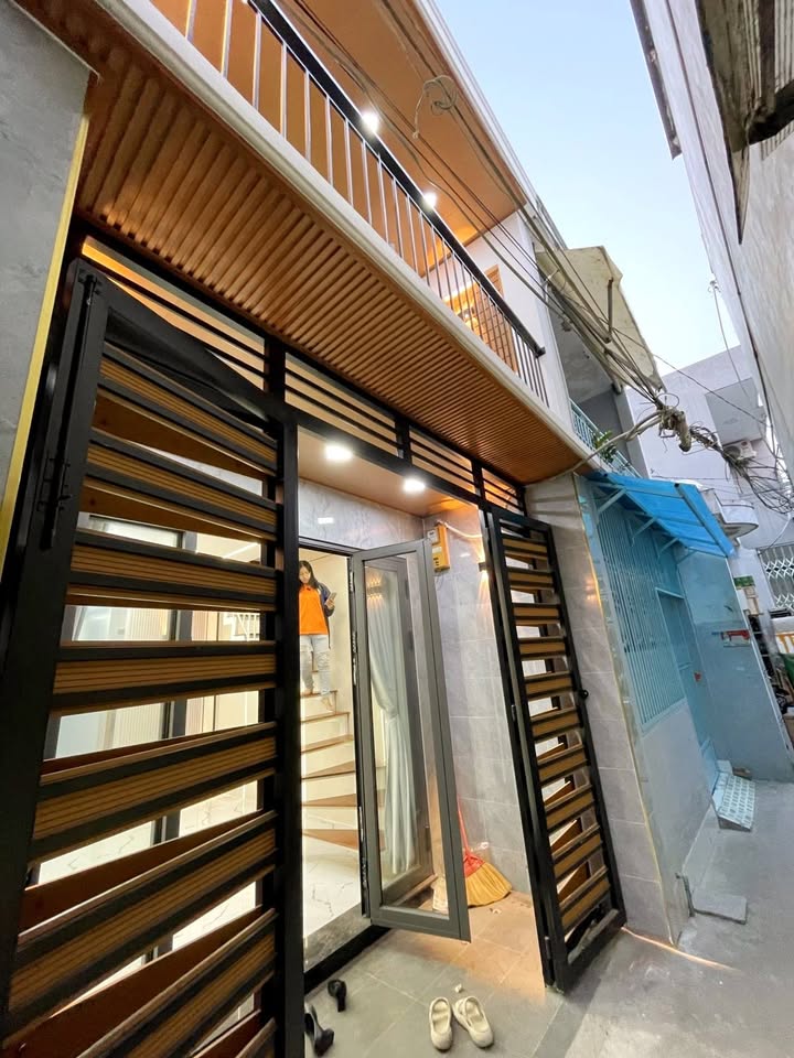 Nhà 2 tầng mới tại Tân Thới Hiệp, Quận 12 - 32m² giá 3.3 tỷ - Thiết kế hiện đại sẵn sàng vào ở!
