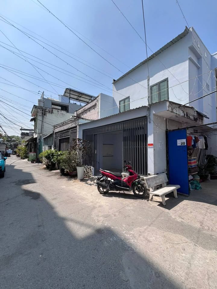 Nhà bán Quận 12 27m² giá 1.48 tỷ - Sổ hồng chính chủ gần ngã tư ga