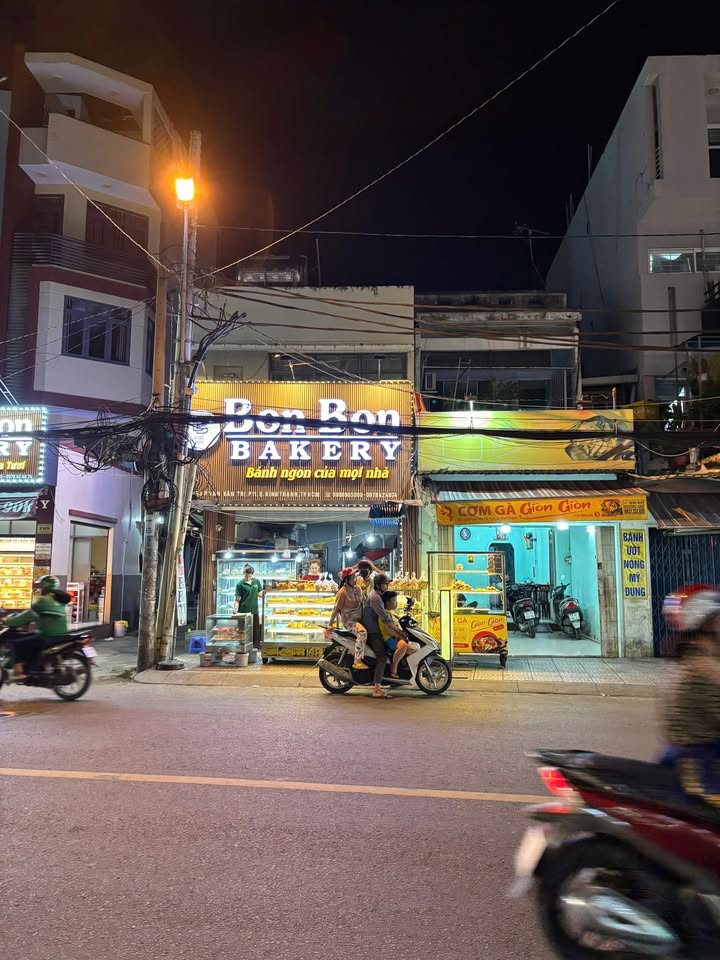 Bán gấp nhà mặt tiền Phan Văn Trị, Bình Thạnh 65m² giá 17,95 tỷ - Căn góc 2 mặt tiền