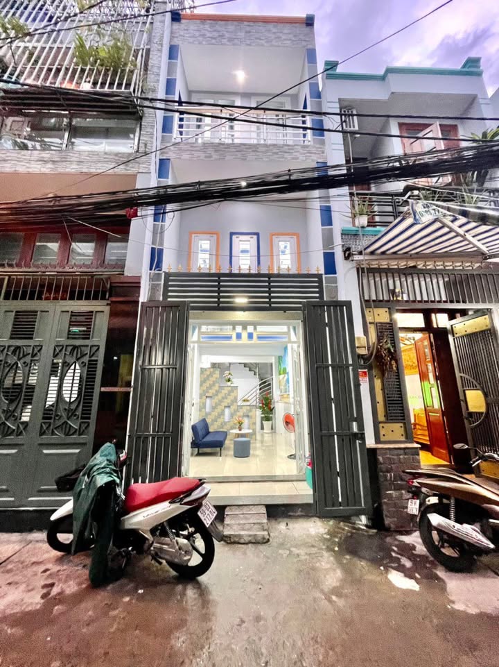 Nhà phố Bình Tân 27m² giá 3.25 tỷ - Gần chợ và trường học!