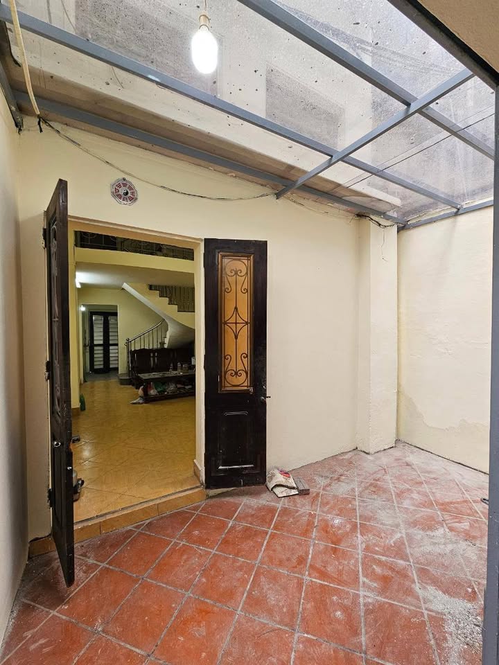 Bán gấp FrontHouse mặt ngõ Tôn Đức Thắng - Nguyễn Thái Học 33.6m² giá 9.8 tỷ - Đầu tư lý tưởng!