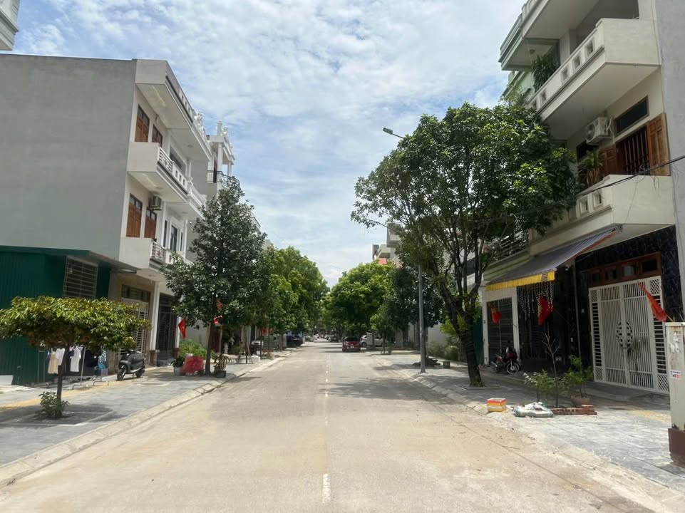 Nhà đẹp 1,5 tầng tại Trần Đăng Tuyển, Bắc Giang giá 4 tỷ - Đầy đủ tiện ích!