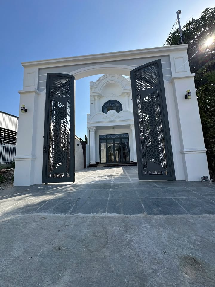 Nhà mới xây tại Tây Ninh 150m² giá 3.1 tỷ - Thiết kế sang trọng, tiện nghi đầy đủ!