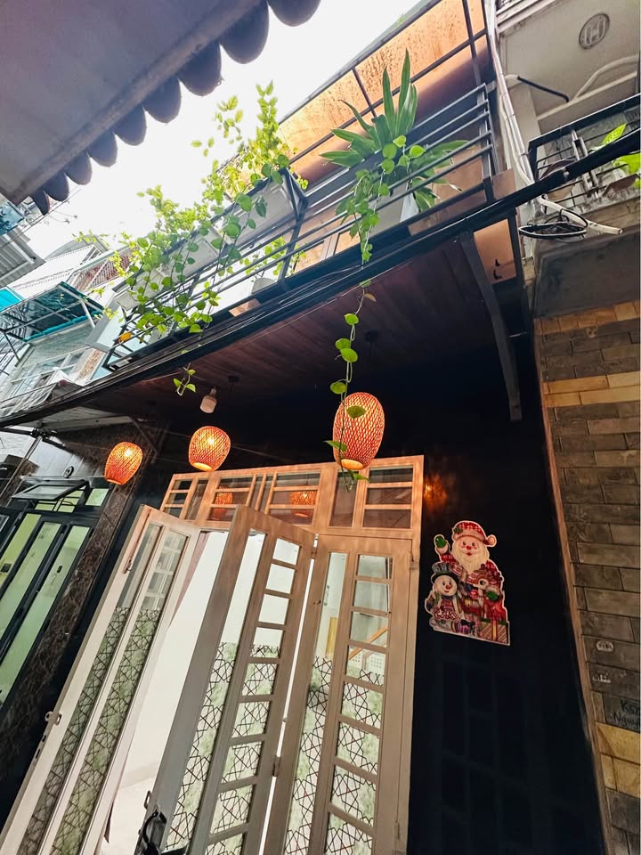 Nhà 2.5 tầng Kiệt Nguyễn Nghiêm 31m² giá 3.35 tỷ - Sân thượng trồng hoa