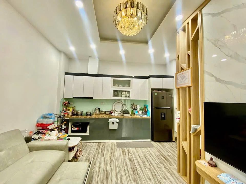 Nhà riêng Tân Ấp, Ba Đình 30m² giá 6 tỷ - Nhà xây chắc chắn, tiện lợi!