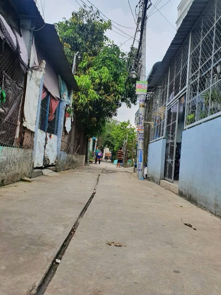 Nhà mới xây 100% hẻm 3m5 P.Tân Thới Hiệp Q12 giá 4.3 tỷ - Sổ hồng riêng