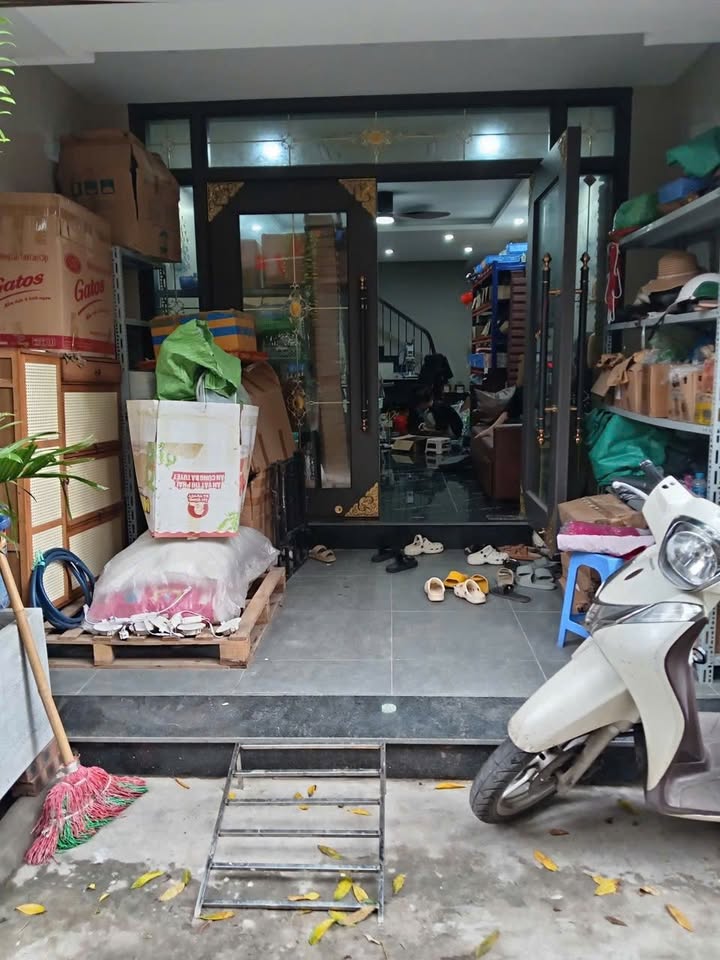 Nhà phố Gia Thụy, Long Biên 42m² giá 9.5 tỷ - Ô tô vào tận nhà!