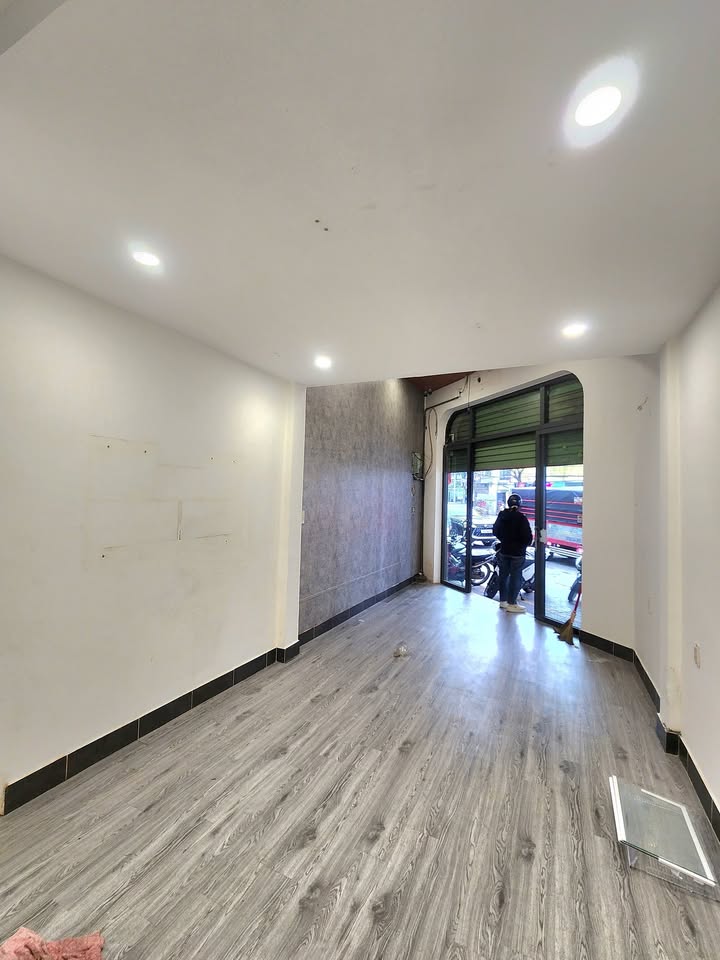 Nhà mặt tiền cho thuê đường Lê Đình Lý, Đà Nẵng 4 tầng giá 14 triệu - Thương lượng linh hoạt!