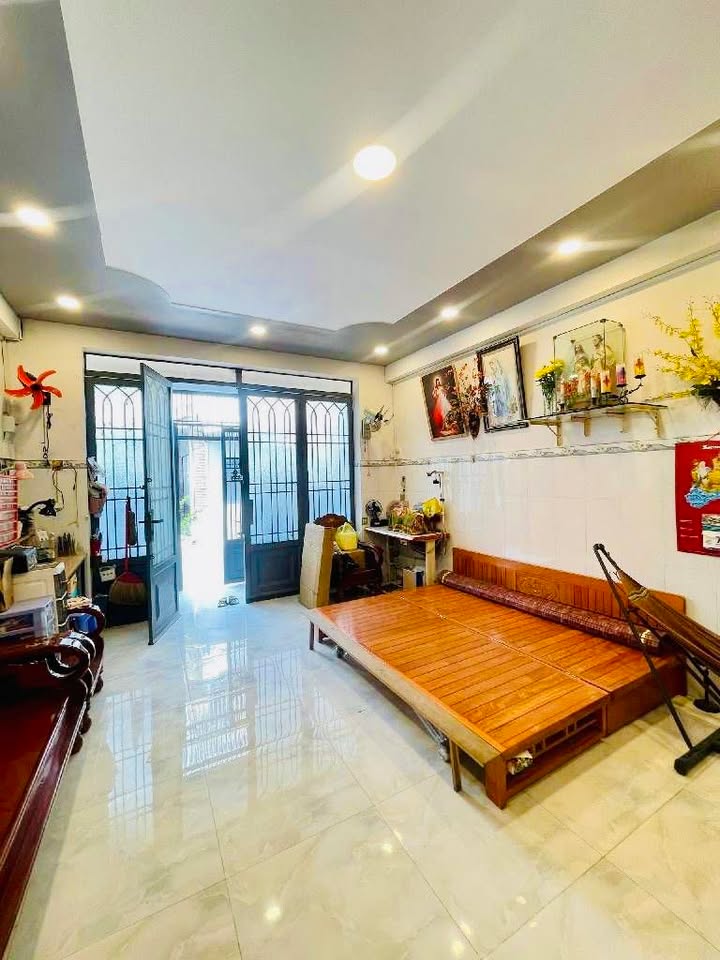 Nhà 2 tầng Phường 11, Quận 11, 40m² giá 4 tỷ - Gần chợ Tân Hương!