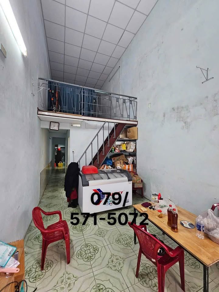 Nhà gác lửng tại đường Tôn Đản, 54m² giá 2.8 tỷ - Gần chợ và trường học