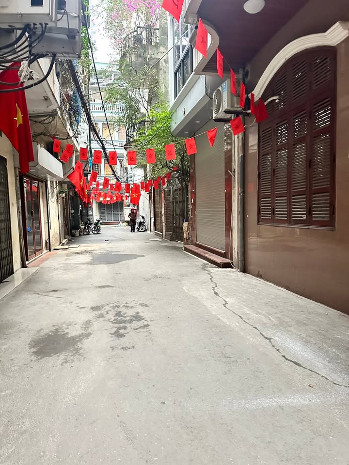 Nhà phố Núi Trúc, Ba Đình, 45m² giá 10.6 tỷ - Mặt ngõ thẳng tắp!