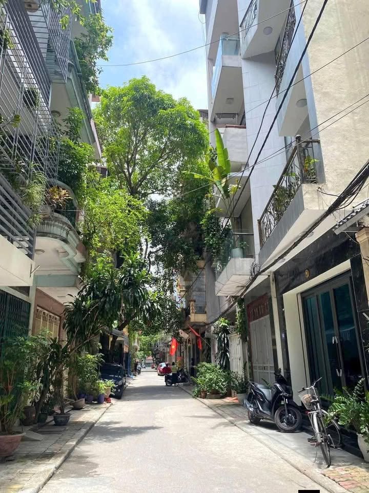 Nhà phố Hoàng Văn Thái 40m² giá 13 tỷ - Kinh doanh lộc lá, ô tô vào nhà!