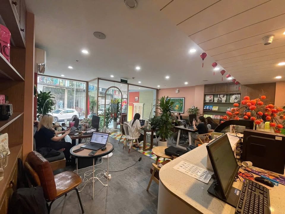 Quán Cafe cho thuê tại Tô Ngọc Vân, Tây Hồ, 120m² - Đang hoạt động ngay!