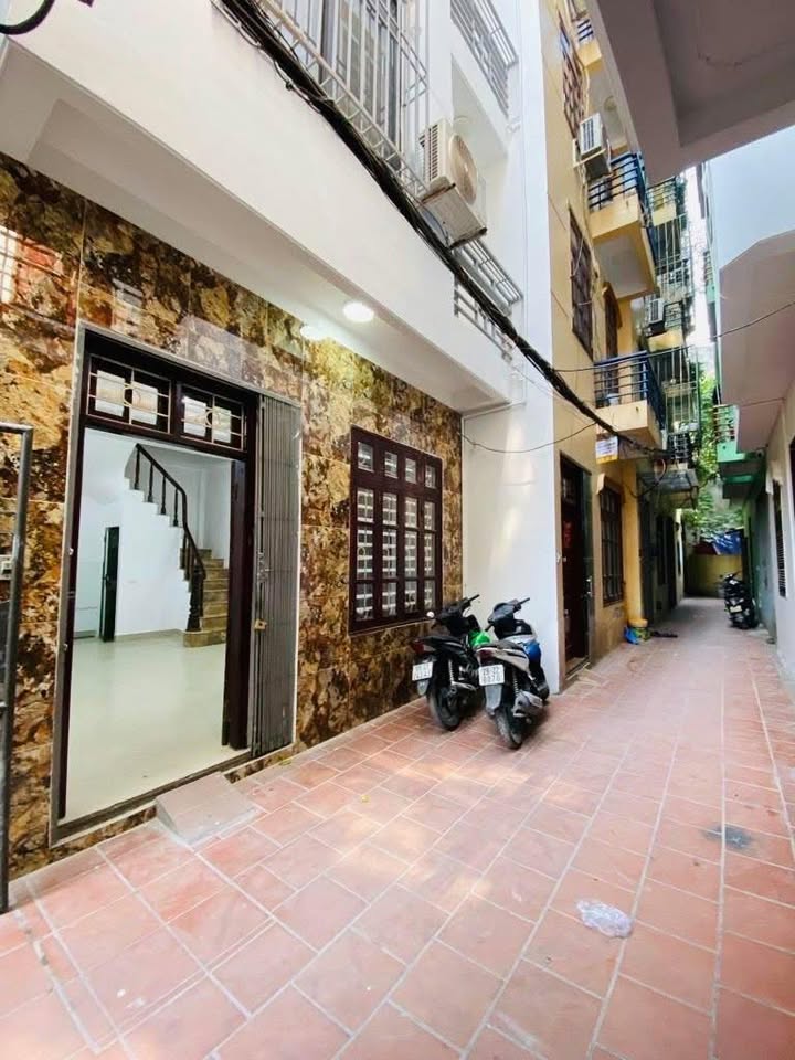 Nhà riêng Trương Định 32m² giá 8 tỷ - Sổ đỏ chính chủ, ngõ nông thoáng mát!