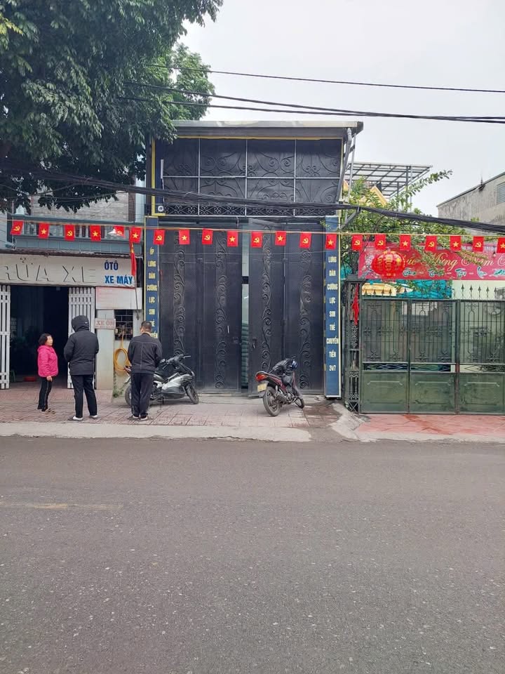 Nhà mặt phố Đức Giang Long Biên 136m² giá 30 tỷ - Sổ đỏ chính chủ!