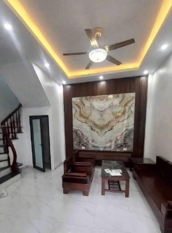 Nhà riêng Định Công, Hoàng Mai 33m² giá 7.3 tỷ - Ô tô đỗ cổng, sẵn sàng giao dịch!