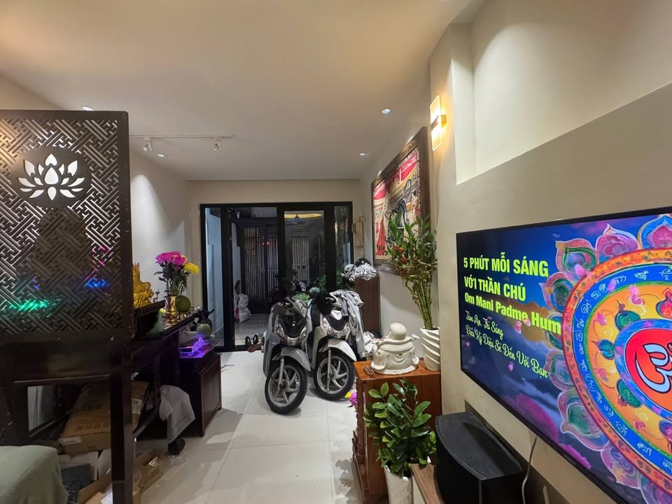 FrontHouse Quận 10 – 2 Mặt Tiền – 157m² Giá 9.98 Tỷ - Sẵn Sàng Vào Ở Ngay!