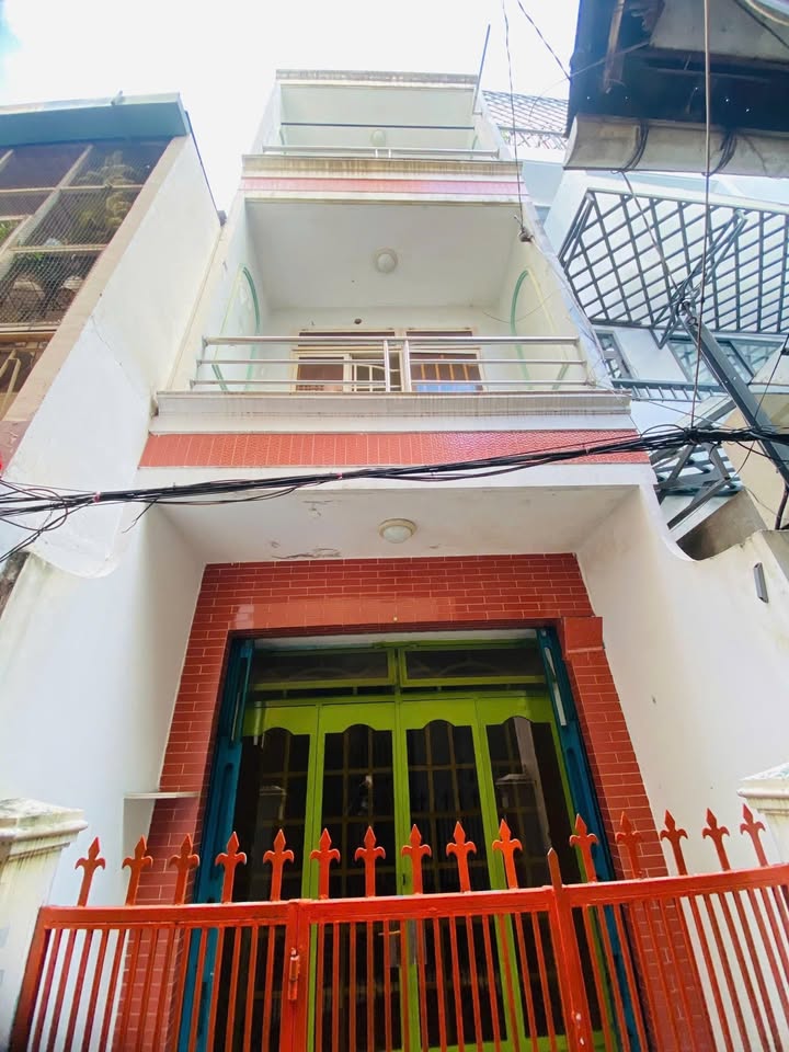 Nhà 3 tầng 4 PN Trần Hưng Đạo Quận 5 giá 5 tỷ - Cơ hội đầu tư hấp dẫn!