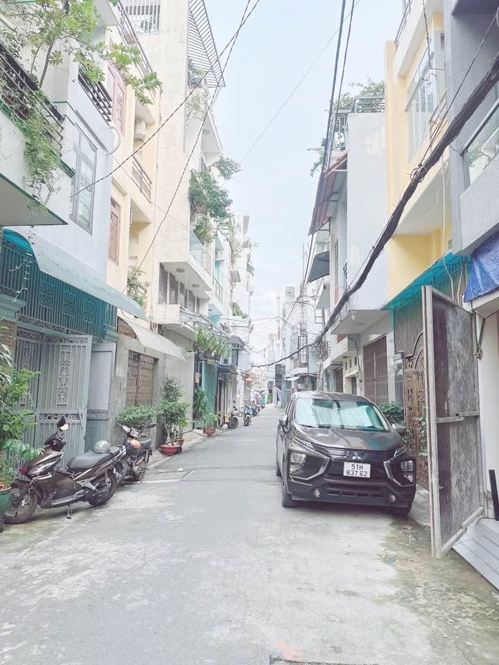 Nhà phố Tân Sơn Nhì, Quận Tân Phú, 45m² giá 6 tỷ - Hẻm ô tô thông thoáng!