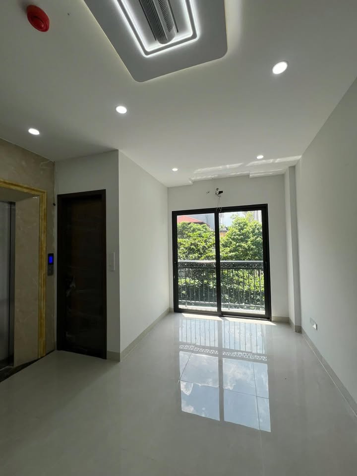 Nhà riêng Nguyễn Chí Thanh, 35m², giá 100 triệu - Đẹp như khách sạn!
