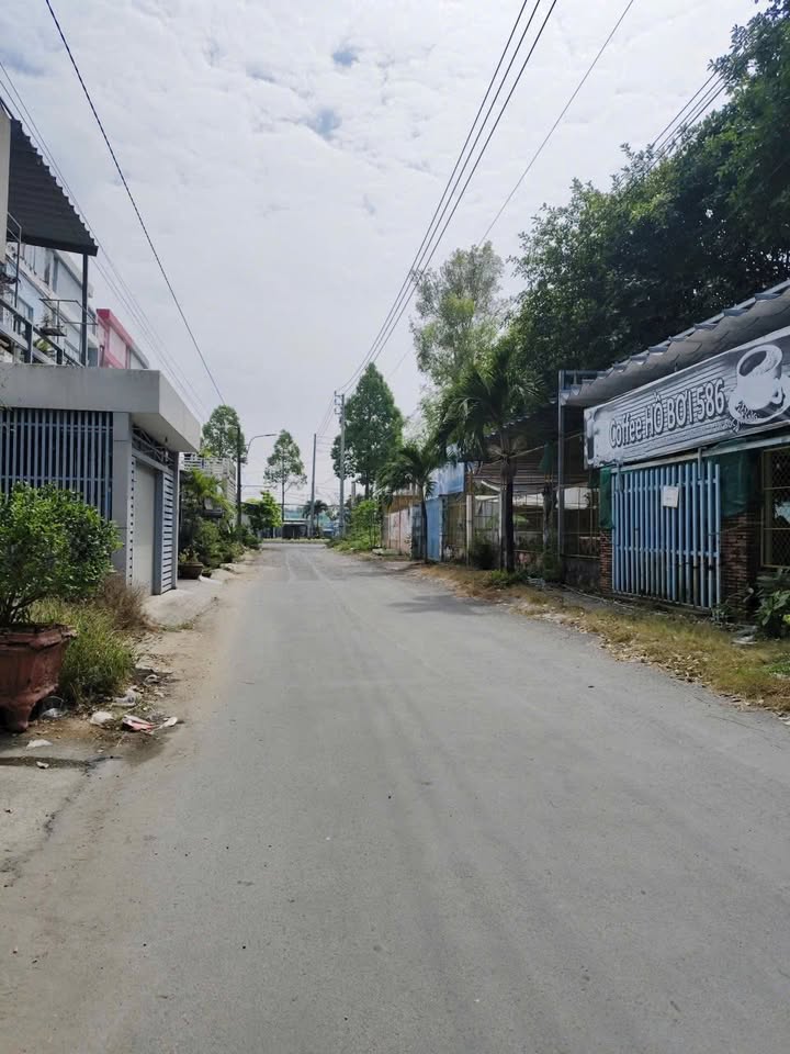 Nhà trệt lửng KDC 586 Trần Hưng Đạo 90m² giá 2 tỷ - An ninh tốt, gần trung tâm!