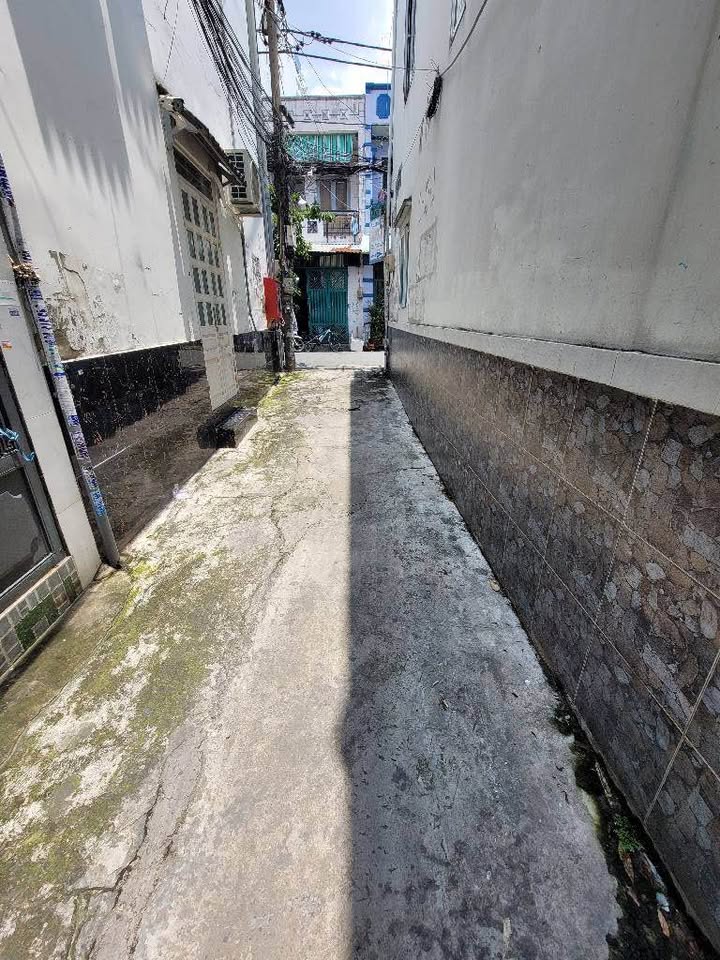 Căn hộ 4 tầng Tân Bình 94m² giá 12.3 tỷ - Gần các tiện ích sống động!