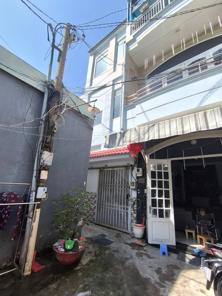 Nhà bán hẻm Lũy Bán Bích, Quận Tân Phú 52m² giá 5.2 tỷ - Thiết kế 3 tầng hiện đại!