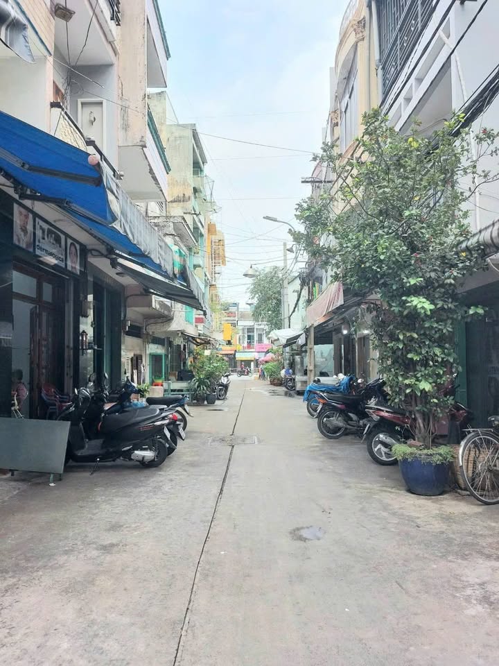 Nhà riêng HXH Minh Phụng, Quận 11, 35m² giá 7.8 tỷ - Sẵn sàng vào ở ngay!