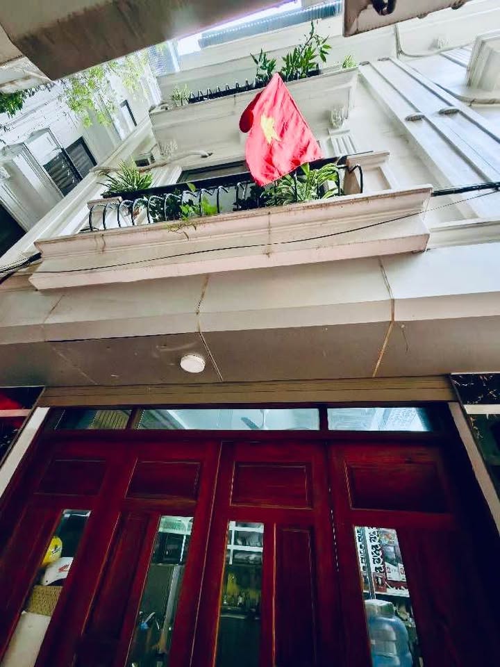 Nhà phố Xuân Thủy, Cầu Giấy 36m² giá 7 tỷ - Kinh doanh tốt, ô tô gần bên!