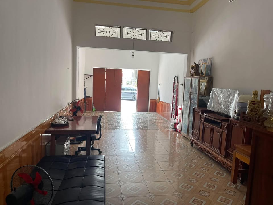 Nhà mặt phố Hoàng Hoa Thám - 96m² giá 3 tỷ - Đầu tư sinh lời ngay!