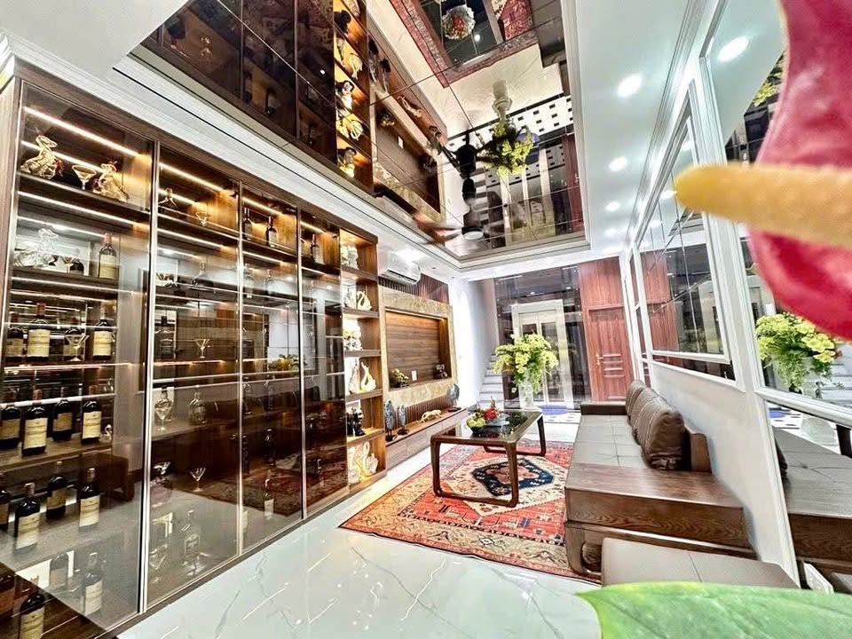 Nhà phố Ô Chợ Dừa, Đống Đa 56m² giá 13 tỷ - Full nội thất, thang máy!