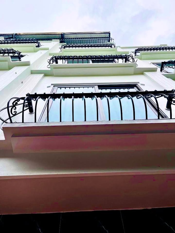 Nhà 6 tầng hiện đại Lĩnh Nam 36m² giá 7 tỷ - Full nội thất, ô tô đỗ cửa!